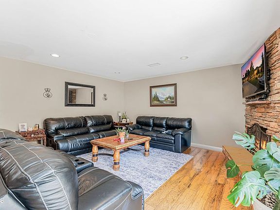 5th image of 936 El Segundo Dr