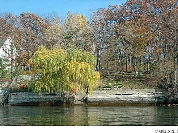 4th image of 4489 Lake Dr