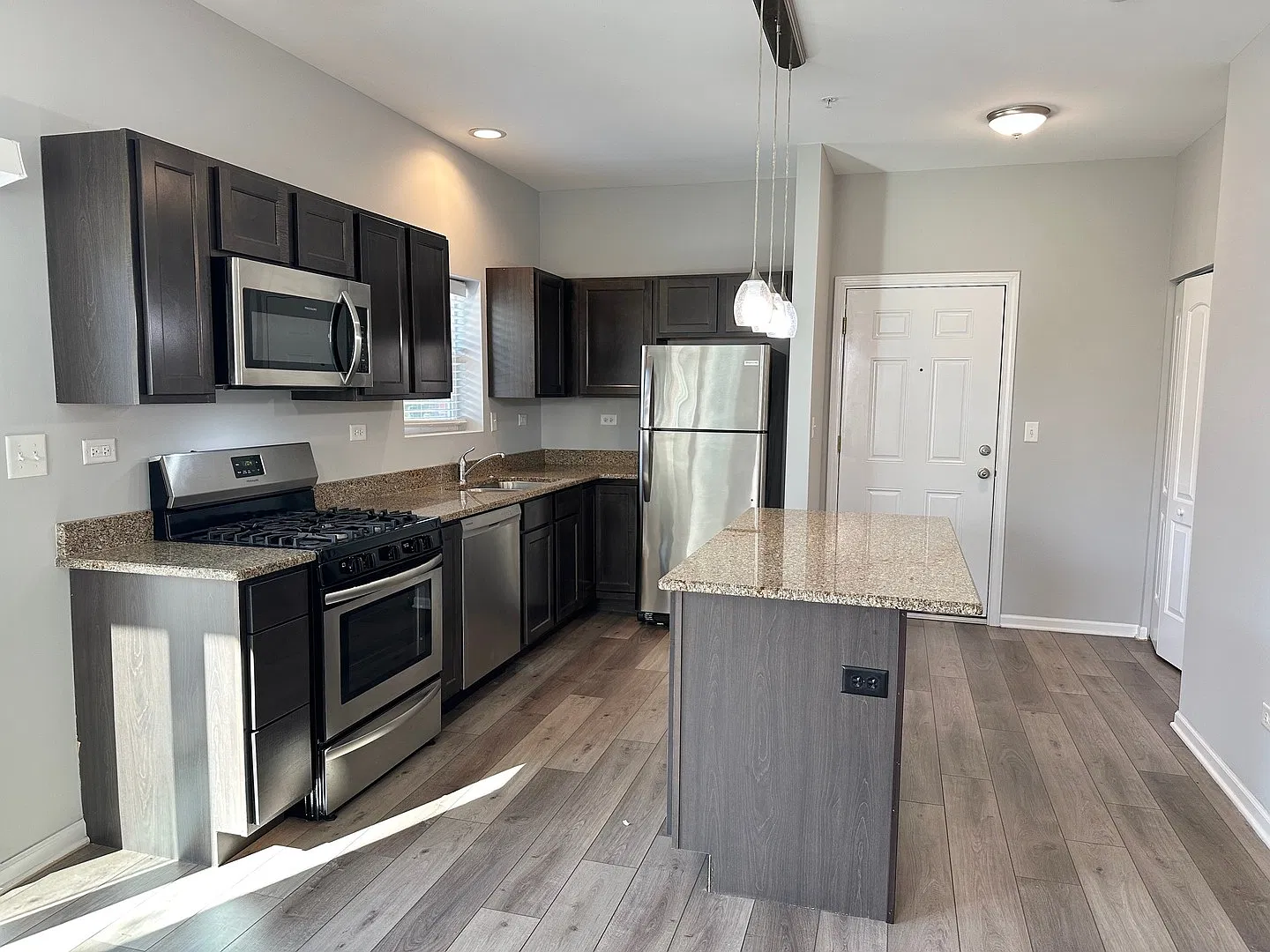 809 E Main St — Photo 2