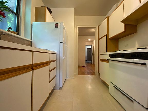 2nd image of 654 Gramatan Ave