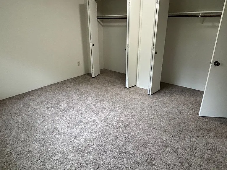 Willowbrook Apartments — Photo 18
