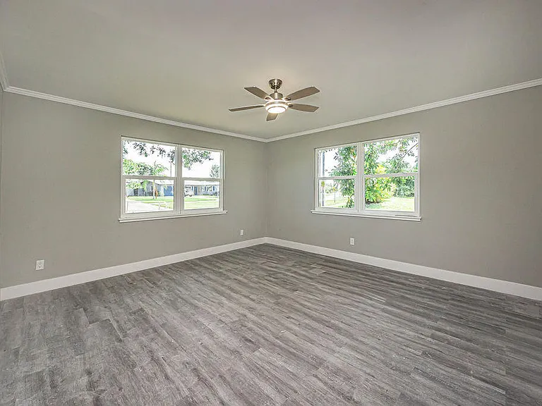 300 Riomar Dr — Photo 29