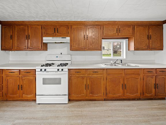 5th image of 730 5th St