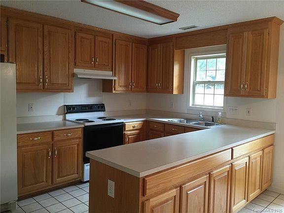 4th image of 110 Teaberry Ct #16