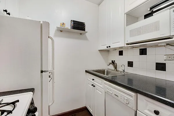 Sold by Real Direct | media 7