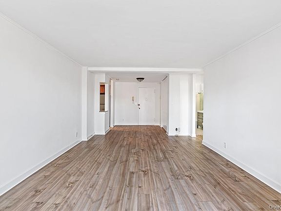 4th image of 25 Franklin Avenue #2O