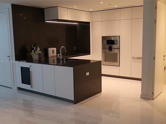 2nd image of 300 Biscayne Boulevard Way Unit 2509W