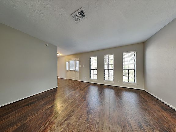 2nd image of 134 E Pathfinders Cir