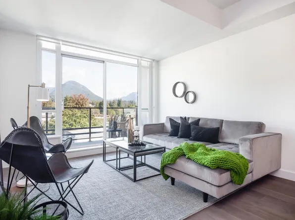 1295 Conifer St #404, North Vancouver, BC V7J 0B4