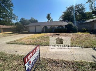 904 Fayette Dr, Euless, TX 76039