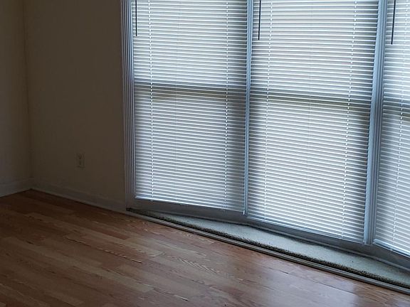4th image of 5750 Paradise Dr