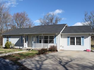 3 Circle Ln, Mills River, NC 28759