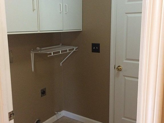 5th image of 451 Guinevere Ct