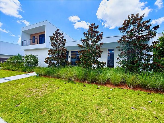 3rd image of 16752 Botaniko Dr S