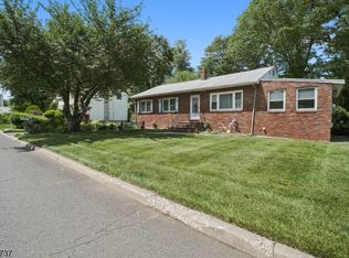 28 Stylon Rd, Wayne, NJ 07470