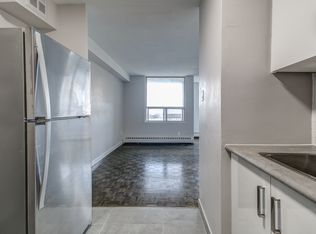 160 Chalkfarm Dr #202, Toronto, ON M3L2J1