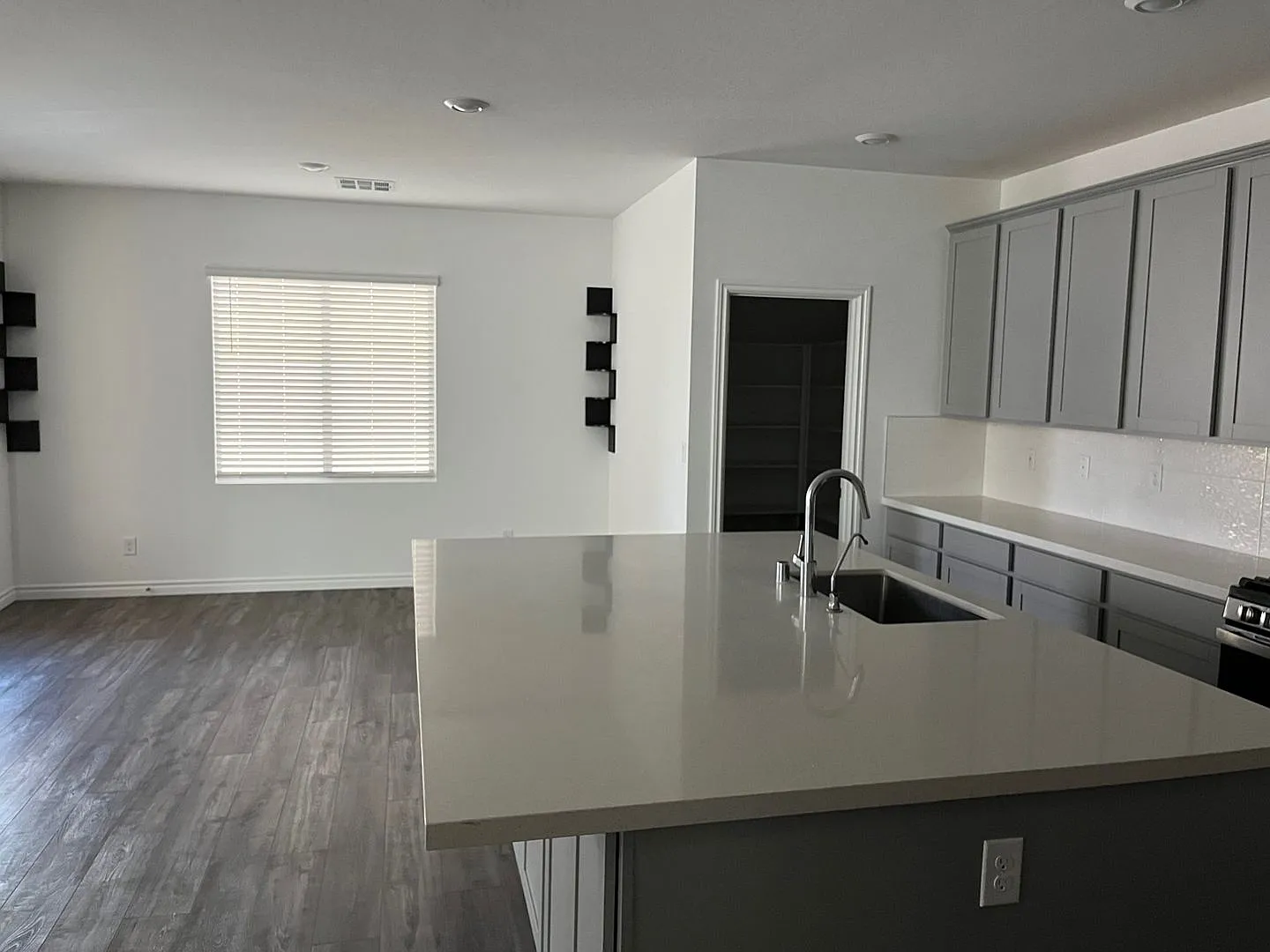 Beautiful New 2 Story home in Gated Aden Square Community — Photo 3