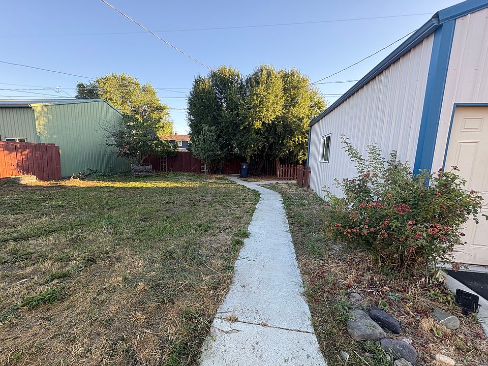 1st image of 3827 E Grace Ave