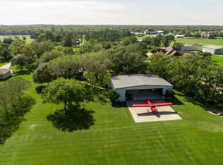 4611 Skylane Dr, Beach City, TX 77523