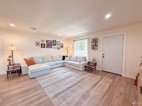 4th image of 1322 Dexter Ave