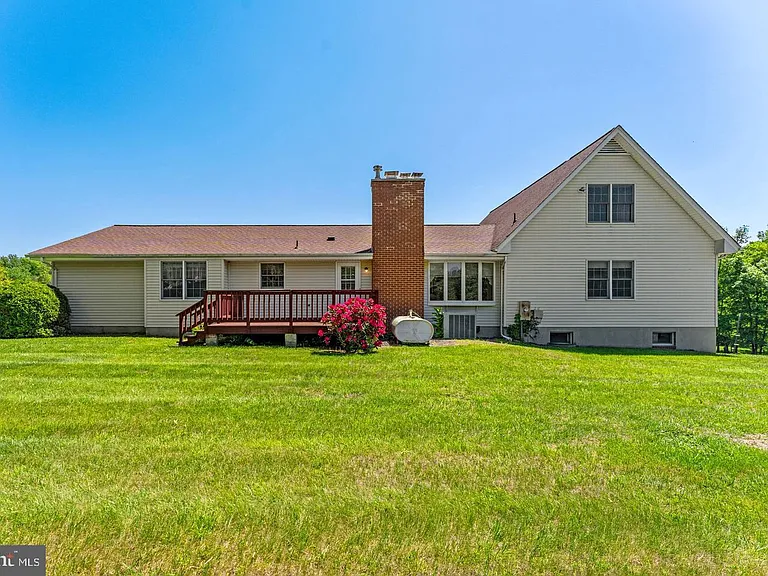 40297 Braddock Rd — Photo 32