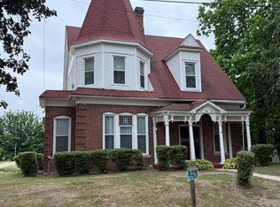 301 N 4th St, Farmington, IA 52626