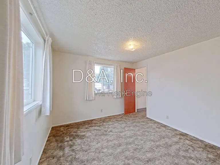 427 SW 9th St — Photo 6