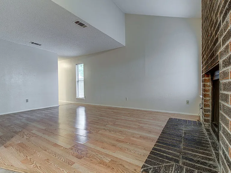 300 Villa Oaks Cir #A — Photo 4