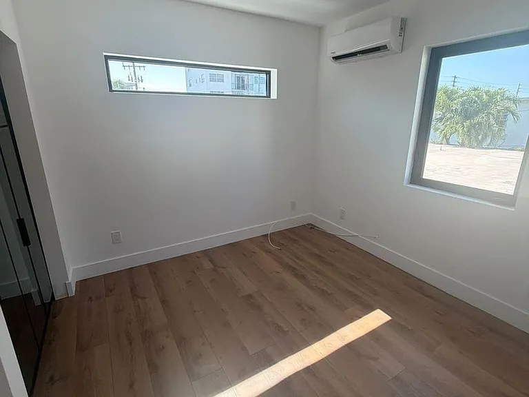 7801 Byron Ave — Photo 9
