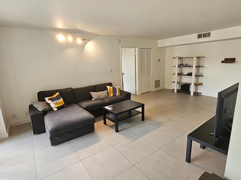 18181 NE 31st Ct #202 — Photo 4