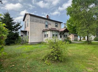 51 York St, Millinocket, ME 04462