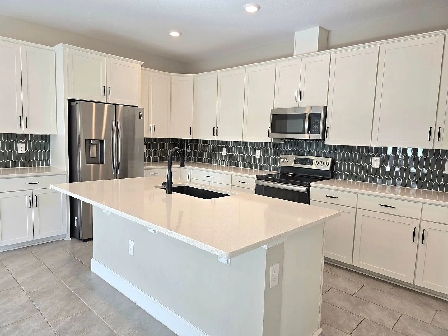4/3 Home for Rent in S. Lakeland, NOW available! — Photo 4