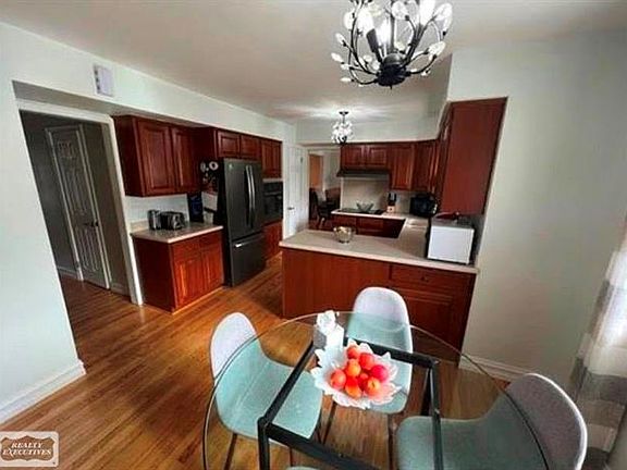 2nd image of 1549 Edmundton Dr