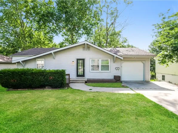 6303 N Bellefontaine Ave, Gladstone, MO 64119