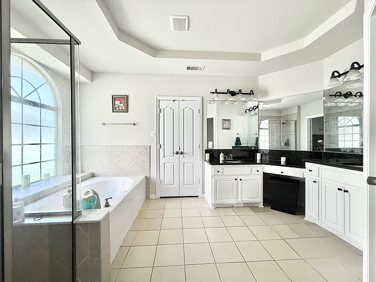 7430 Hidden Cove Ln — Photo 19