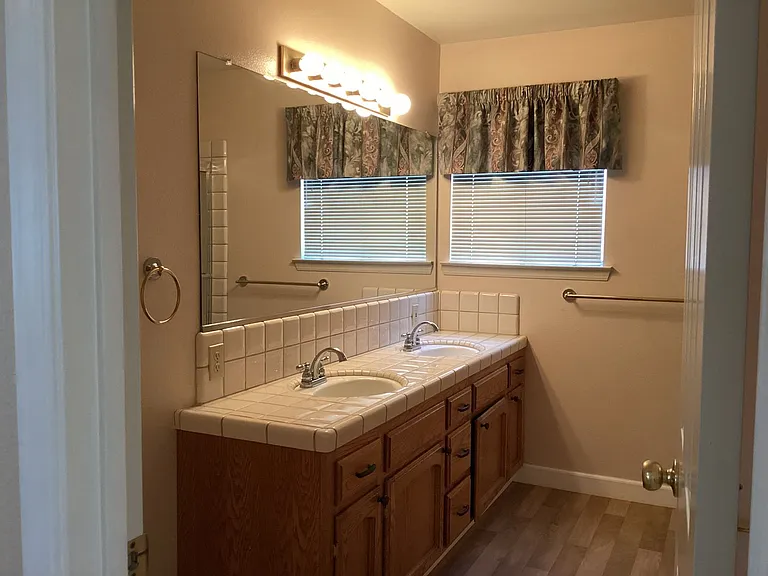 6589 N Maroa Ave #114 — Photo 15