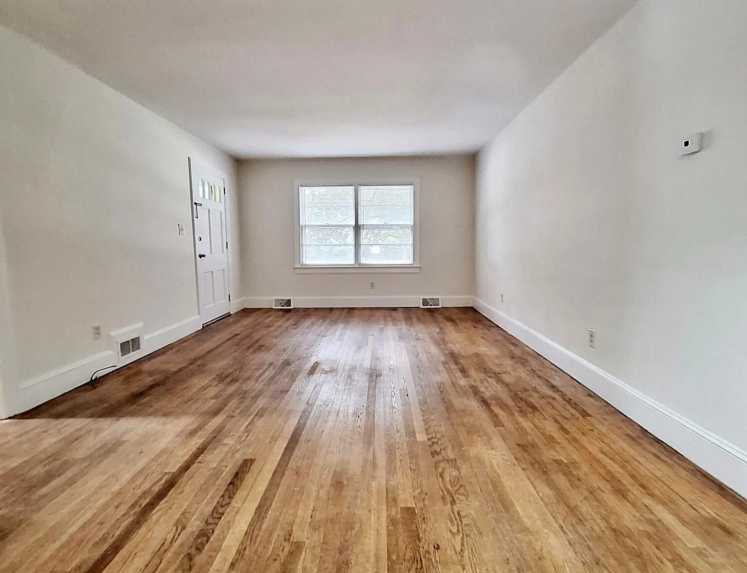 2 bed, 1.0 bath, $1,100 — Photo 3