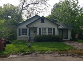 915 Pine St, Bonham, TX 75418