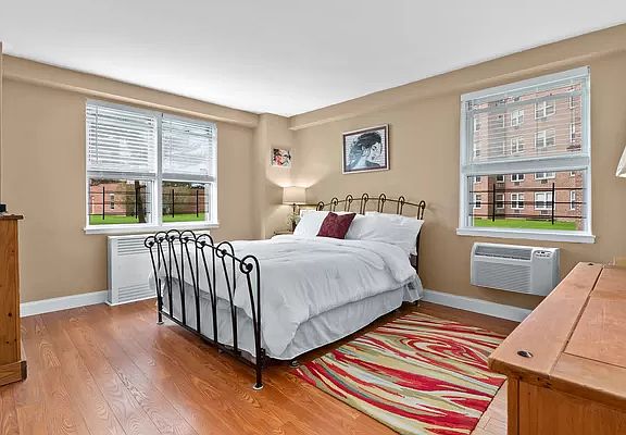 3rd image of 5700 Arlington Ave APT 1W