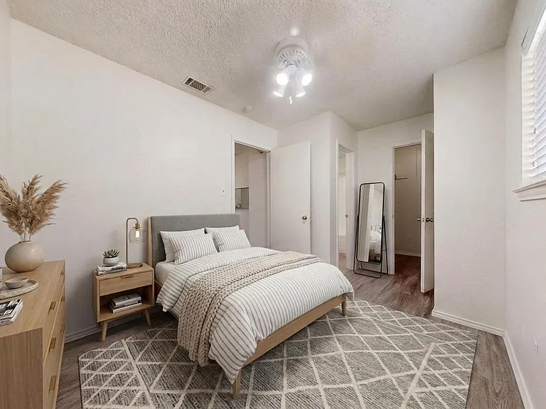 Stadium View Apartments — Photo 29