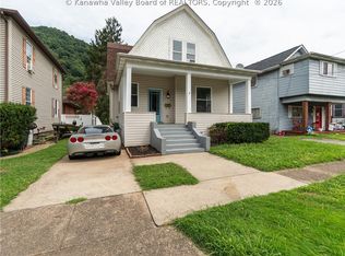 608 5th Ave, Montgomery, WV 25136