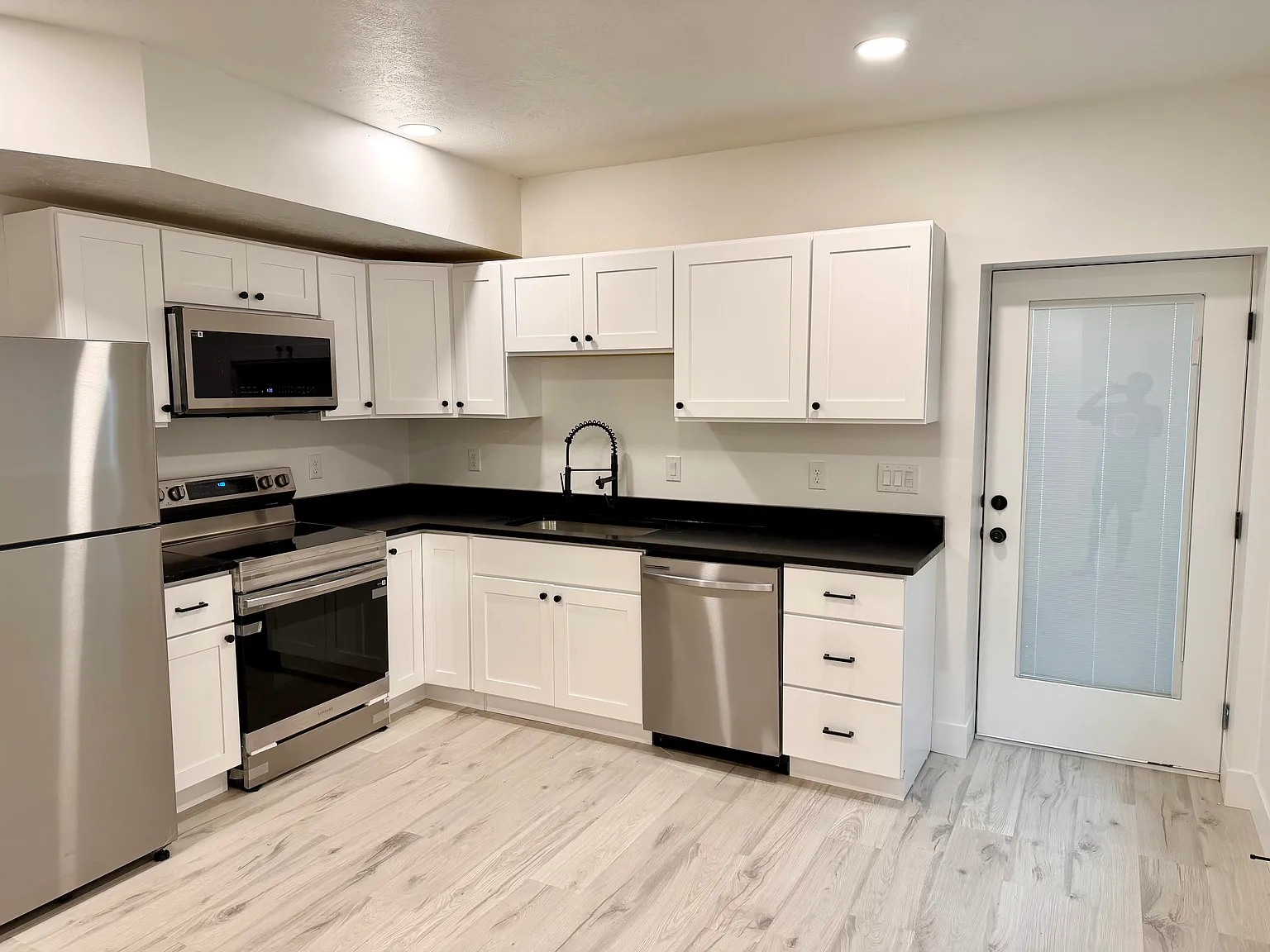 2 bed, 1240 sqft, $1,650 — Photo 2