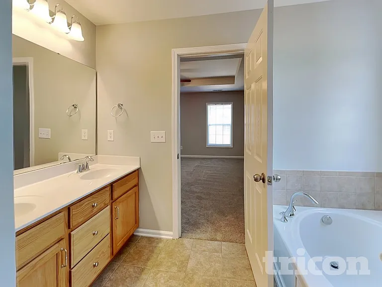 30 Rowan Dr — Photo 7