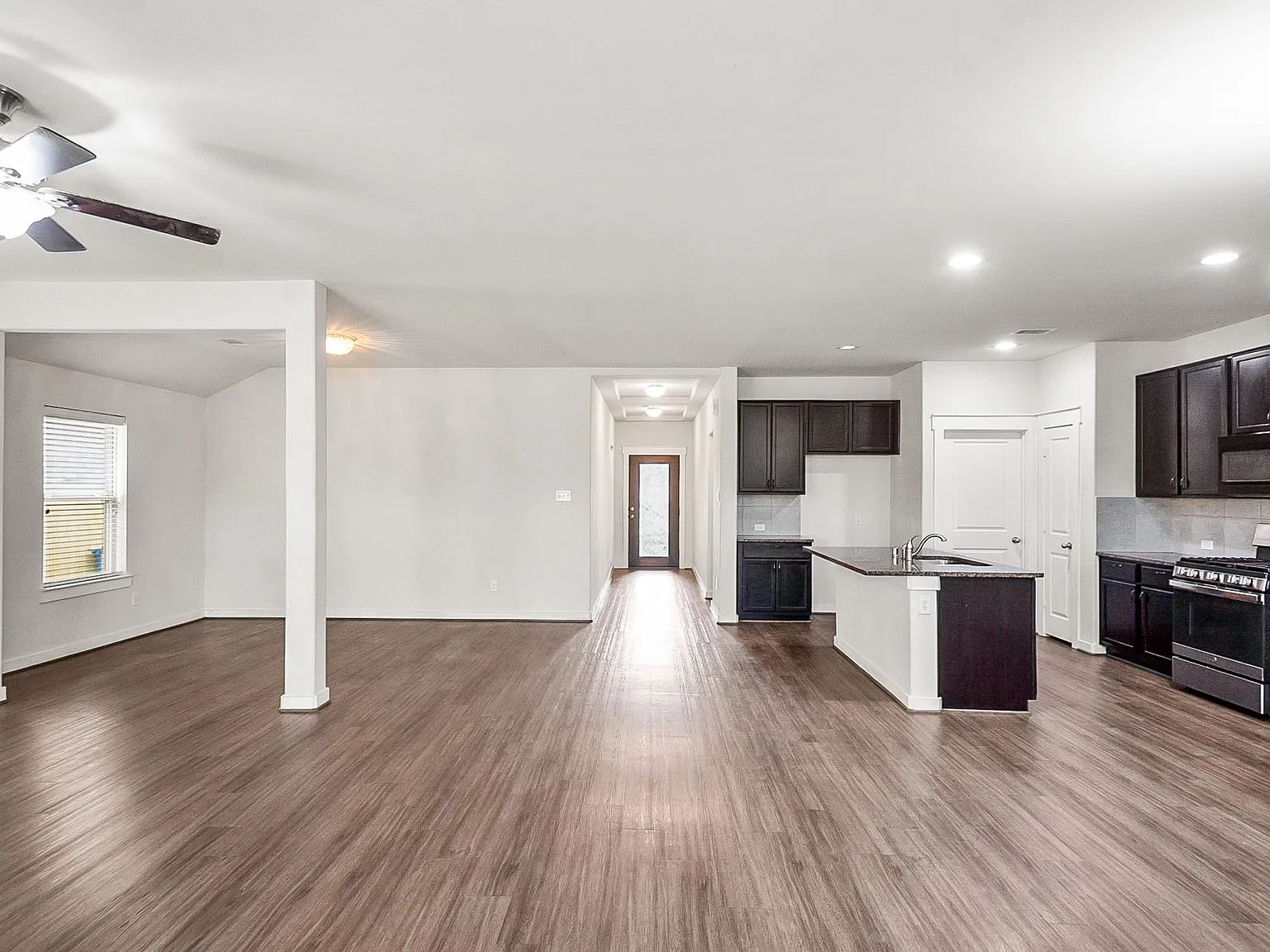 3 bed, 2.0 bath, 1999 sqft, $2,500 — Photo 4
