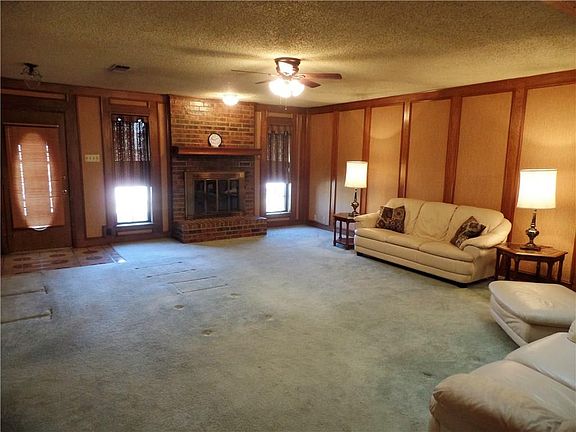 4th image of 1912 Woodlawn Ct