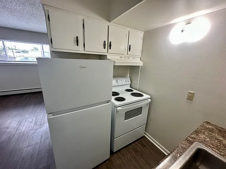 1465 Meadowview Dr #2 — Photo 4