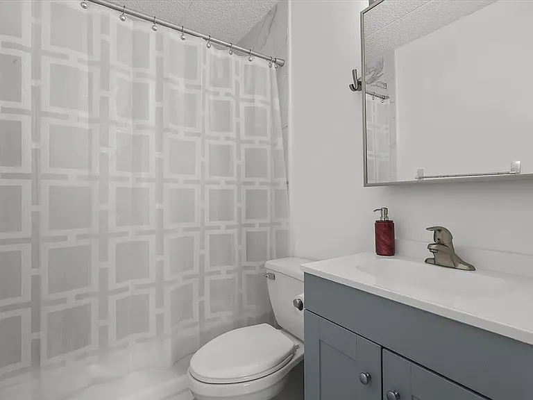 3220 Fairfield Ave #4D — Photo 11