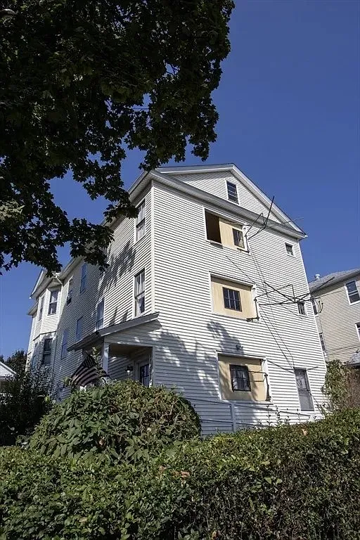 3 bed, 1400 sqft, $2,500 — Photo 2