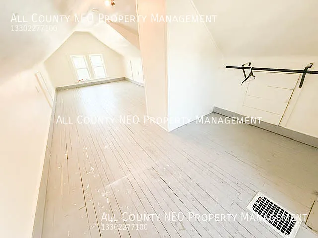 859 Brown St #UP — Photo 14
