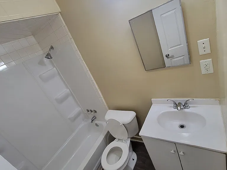 958 N Tuxedo St — Photo 5